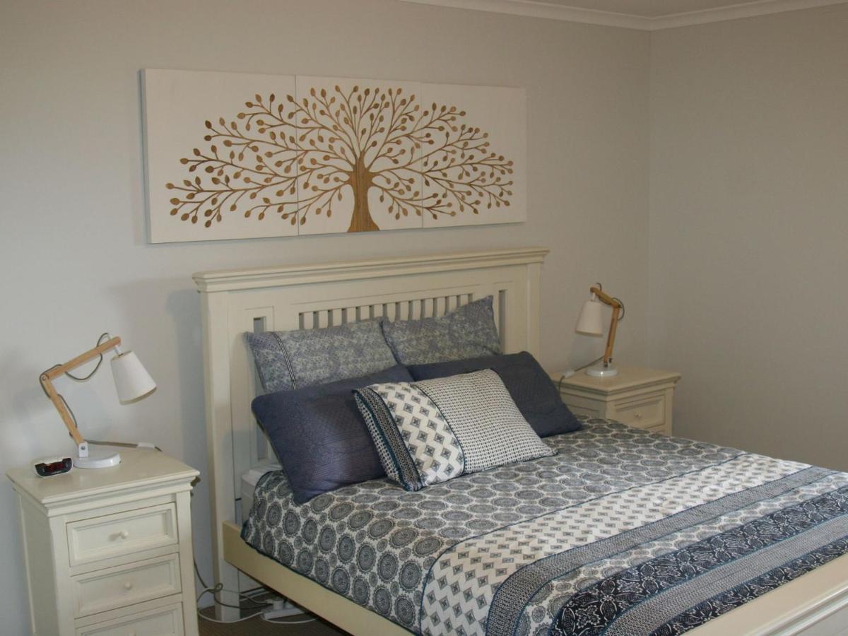 The Clippers 1 Fabulous Waterfront Unit Apartamento Salamander Bay Exterior foto