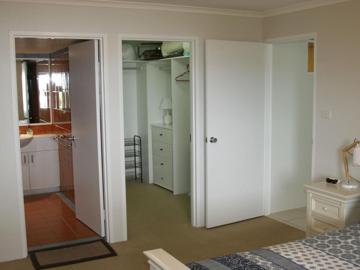 The Clippers 1 Fabulous Waterfront Unit Apartamento Salamander Bay Exterior foto