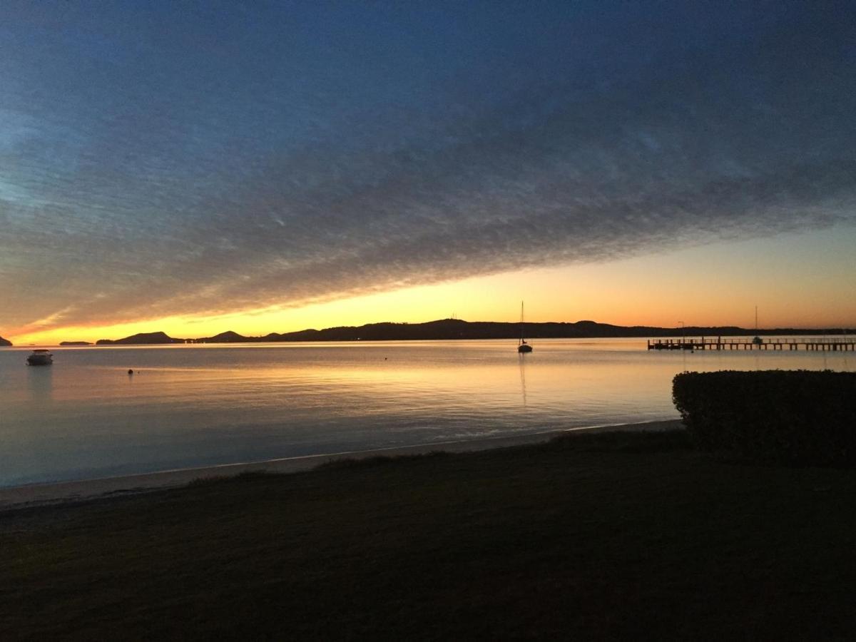 The Clippers 1 Fabulous Waterfront Unit Apartamento Salamander Bay Exterior foto