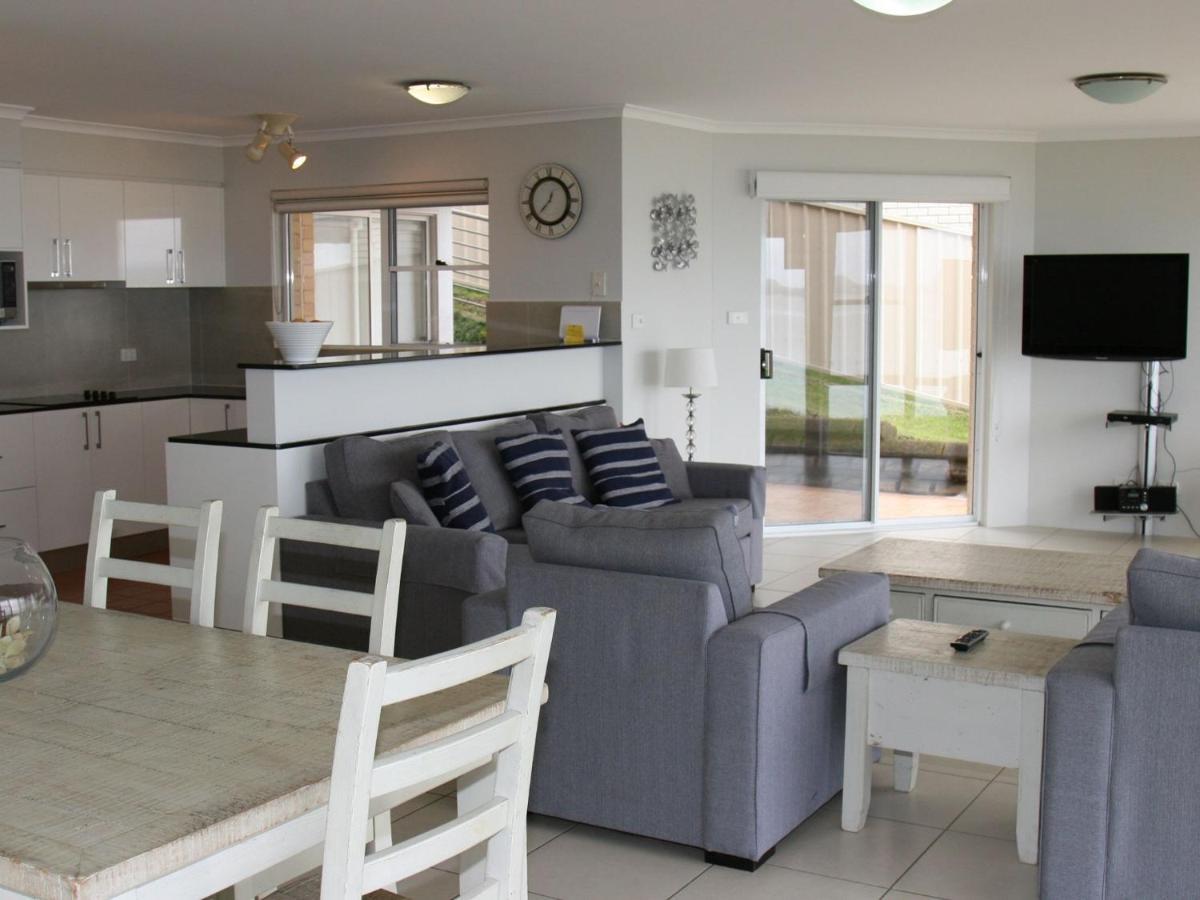 The Clippers 1 Fabulous Waterfront Unit Apartamento Salamander Bay Exterior foto